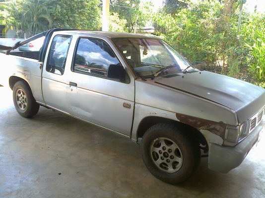 NISSAN BIGM KINGCAB - BDi 2.5 MT ปี 38 เครื่องแห้งดี ภายในเก๋งสวยครบ แอร์เย็น ล้อแม็ก ช่วงล่างคัชซีสวยไม่มีผุ กระบะมีผุเล็กน้อย ยางสภาพดี 70\% พร้อมใช้งาน เอกสารเล่มทะเบียนครบพร้อมโอนครับ