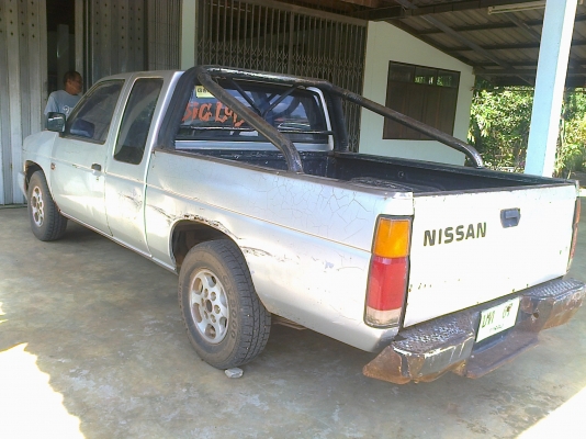 NISSAN BIGM KINGCAB - BDi 2.5 MT ปี 38 เครื่องแห้งดี ภายในเก๋งสวยครบ แอร์เย็น ล้อแม็ก ช่วงล่างคัชซีสวยไม่มีผุ กระบะมีผุเล็กน้อย ยางสภาพดี 70\% พร้อมใช้งาน เอกสารเล่มทะเบียนครบพร้อมโอนครับ