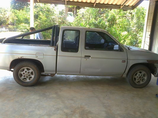 NISSAN BIGM KINGCAB - BDi 2.5 MT ปี 38 เครื่องแห้งดี ภายในเก๋งสวยครบ แอร์เย็น ล้อแม็ก ช่วงล่างคัชซีสวยไม่มีผุ กระบะมีผุเล็กน้อย ยางสภาพดี 70\% พร้อมใช้งาน เอกสารเล่มทะเบียนครบพร้อมโอนครับ