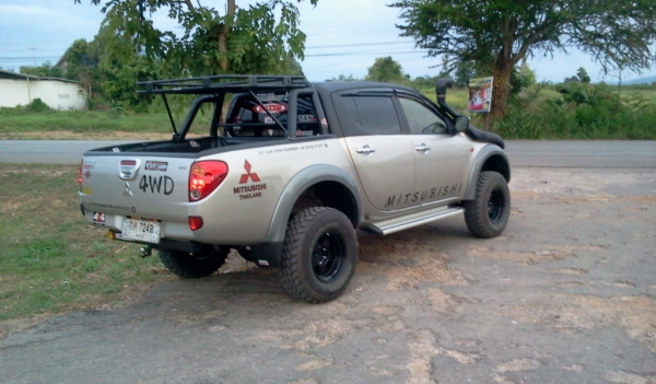 ขายไททันแต่งยกสูงแบบสวยๆๆ