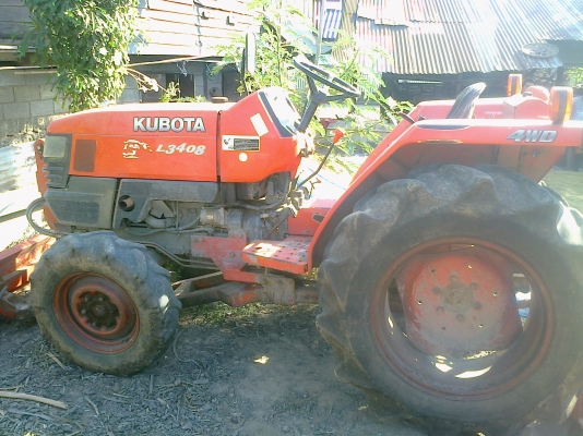 KUBOTA L3408 - 4WD 34 แรง 2 เพลา อุปกรณ์มีให้ครบพร้อมใช้งานได้เลย มีโรตารี่ มีใบดันหน้า และผานพรวนดิน 5 เครื่องแห้งแรงดีไม่มีเยิ้ม ระบบไฮดรอลิกส์ใช้งานได้ดีทุกอย่างไม่มีปัญหา ช่วงล่างดี เอกสารเล่มทะเบียนครบพร้อมโอนครับ