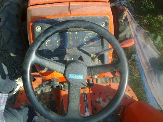 KUBOTA L3408 - 4WD 34 แรง 2 เพลา อุปกรณ์มีให้ครบพร้อมใช้งานได้เลย มีโรตารี่ มีใบดันหน้า และผานพรวนดิน 5 เครื่องแห้งแรงดีไม่มีเยิ้ม ระบบไฮดรอลิกส์ใช้งานได้ดีทุกอย่างไม่มีปัญหา ช่วงล่างดี เอกสารเล่มทะเบียนครบพร้อมโอนครับ