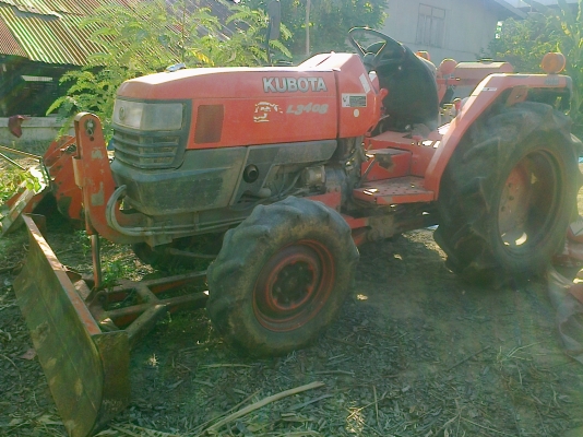 KUBOTA L3408 - 4WD 34 แรง 2 เพลา อุปกรณ์มีให้ครบพร้อมใช้งานได้เลย มีโรตารี่ มีใบดันหน้า และผานพรวนดิน 5 เครื่องแห้งแรงดีไม่มีเยิ้ม ระบบไฮดรอลิกส์ใช้งานได้ดีทุกอย่างไม่มีปัญหา ช่วงล่างดี เอกสารเล่มทะเบียนครบพร้อมโอนครับ
