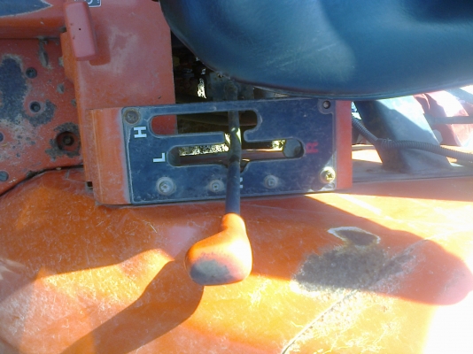 KUBOTA L3408 - 4WD 34 แรง 2 เพลา อุปกรณ์มีให้ครบพร้อมใช้งานได้เลย มีโรตารี่ มีใบดันหน้า และผานพรวนดิน 5 เครื่องแห้งแรงดีไม่มีเยิ้ม ระบบไฮดรอลิกส์ใช้งานได้ดีทุกอย่างไม่มีปัญหา ช่วงล่างดี เอกสารเล่มทะเบียนครบพร้อมโอนครับ