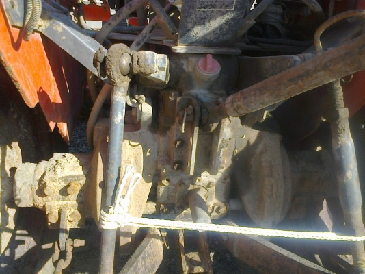 KUBOTA L3408 - 4WD 34 แรง 2 เพลา อุปกรณ์มีให้ครบพร้อมใช้งานได้เลย มีโรตารี่ มีใบดันหน้า และผานพรวนดิน 5 เครื่องแห้งแรงดีไม่มีเยิ้ม ระบบไฮดรอลิกส์ใช้งานได้ดีทุกอย่างไม่มีปัญหา ช่วงล่างดี เอกสารเล่มทะเบียนครบพร้อมโอนครับ