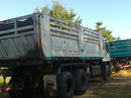 ขาย10ล้อ  2 เพลา isuzu เดกก้า 320 แรง แม่ลูก