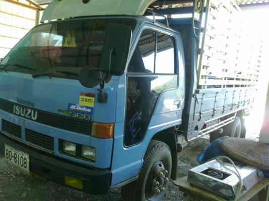 ISUZU NPR 135 HP TURBO 4HF1 กระบะคอกเหล็กคอกไม้ยาว 5 เมตร หัวบางๆไม่มีผุ ภายในเก๋งครบ เกียร์สั้น เครื่องแห้งแรงดี ช่วงล่างคัชซีสวยไม่มีดาม ยางสภาพดี 70\% พร้อมใช้งาน เอกสารทะเบียนภาษีครบพร้อมโอนครับ