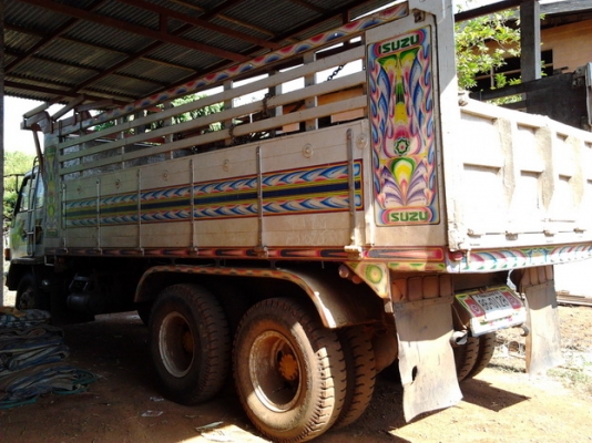 ISUZU ROCKY FVZ 195 HP 6HE1 สิบล้อดั๊มพ์ 2 เพลา มีสโลว์อินเตอร์ครบพร้อม เครื่องแรงดีมาก ภายในเก๋งสวยจัด แอรืเย็น พวงมาลัยเพาเวอร์ เบรคทริ๊ปฟี้ กระบะดั๊มพ์ฝาข้างมิเนียม 12 ตันสภาพอย่างสวย ช่วงล่างคัชซีผ่านไม่มีแตกบวม ยางสภาพดี เอกสารทะเบียนภาษี