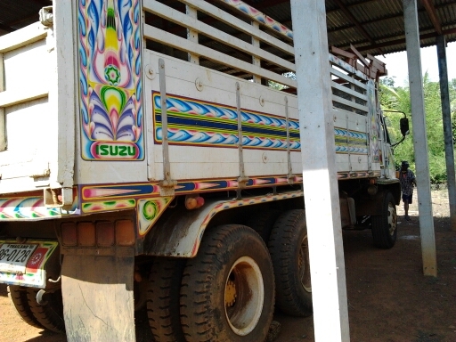 ISUZU ROCKY FVZ 195 HP 6HE1 สิบล้อดั๊มพ์ 2 เพลา มีสโลว์อินเตอร์ครบพร้อม เครื่องแรงดีมาก ภายในเก๋งสวยจัด แอรืเย็น พวงมาลัยเพาเวอร์ เบรคทริ๊ปฟี้ กระบะดั๊มพ์ฝาข้างมิเนียม 12 ตันสภาพอย่างสวย ช่วงล่างคัชซีผ่านไม่มีแตกบวม ยางสภาพดี เอกสารทะเบียนภาษี