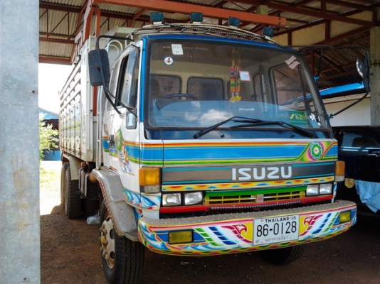 ISUZU ROCKY FVZ 195 HP 6HE1 สิบล้อดั๊มพ์ 2 เพลา มีสโลว์อินเตอร์ครบพร้อม เครื่องแรงดีมาก ภายในเก๋งสวยจัด แอรืเย็น พวงมาลัยเพาเวอร์ เบรคทริ๊ปฟี้ กระบะดั๊มพ์ฝาข้างมิเนียม 12 ตันสภาพอย่างสวย ช่วงล่างคัชซีผ่านไม่มีแตกบวม ยางสภาพดี เอกสารทะเบียนภาษี