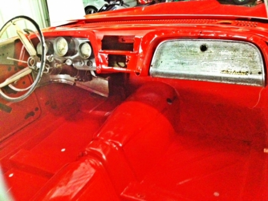 ขาย Ford thunderbird 1960 2 ประตูแท้ สีใหม่  ไม่มีผุ ช่วงล่างดี ดิสเบรค ด่วนๆถูกๆเลยครับ