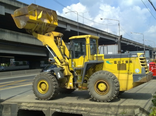 รถตักล้อยาง WA400-3E  รถสวย สภาพเดิมจากนอก เพิ่งมาถึงเมืองไทยครับ    โทร.081-373-0559