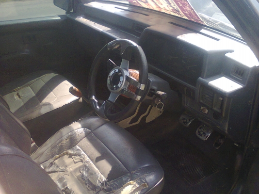 จอโค้งปี96ภายในสีเทาแผงประตูนูนขึ้นรูปแล้วนะคับ  สภาพรถ ผุแต่ตัวถัง หัวสวย เครื่องยังถือว่าใช้ได้อีกนาน มีไอมีพ่นบ้านตามอายุ ช่วงล่างพอได้ คัสซีสวยไม่ผุ ซ้ายขวาหน้าหลังเดิมๆ ขายก่อนทำสี รอคิวอีกสองวันจะทำสีจอดหน้าอู่รอคิว