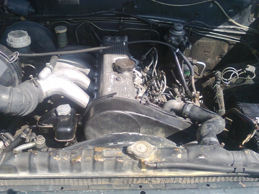 จอโค้งปี96ภายในสีเทาแผงประตูนูนขึ้นรูปแล้วนะคับ  สภาพรถ ผุแต่ตัวถัง หัวสวย เครื่องยังถือว่าใช้ได้อีกนาน มีไอมีพ่นบ้านตามอายุ ช่วงล่างพอได้ คัสซีสวยไม่ผุ ซ้ายขวาหน้าหลังเดิมๆ ขายก่อนทำสี รอคิวอีกสองวันจะทำสีจอดหน้าอู่รอคิว