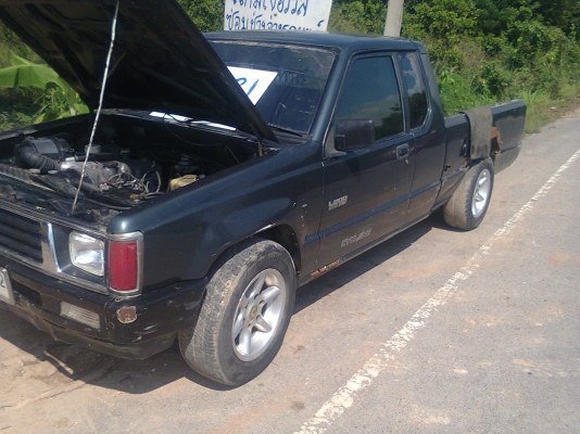 จอโค้งปี96ภายในสีเทาแผงประตูนูนขึ้นรูปแล้วนะคับ  สภาพรถ ผุแต่ตัวถัง หัวสวย เครื่องยังถือว่าใช้ได้อีกนาน มีไอมีพ่นบ้านตามอายุ ช่วงล่างพอได้ คัสซีสวยไม่ผุ ซ้ายขวาหน้าหลังเดิมๆ ขายก่อนทำสี รอคิวอีกสองวันจะทำสีจอดหน้าอู่รอคิว