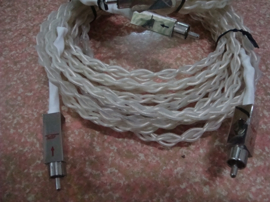 สาย RCA แท้ครับ ยังไม่ได้ใช้เลย สาย RCA แท้ครับ ยังไม่ได้ใช้เลย