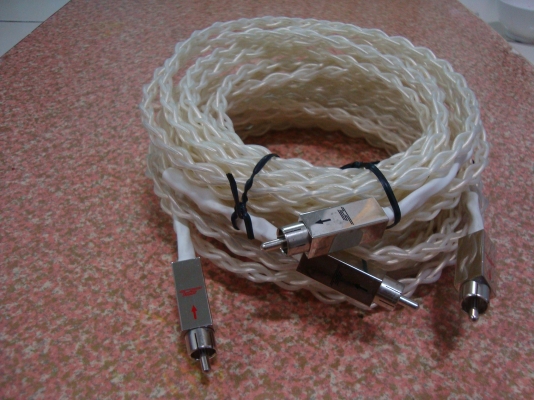 สาย RCA แท้ครับ ยังไม่ได้ใช้เลย