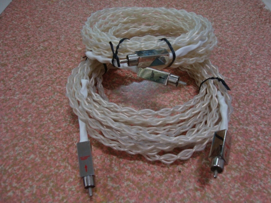 สาย RCA แท้ครับ ยังไม่ได้ใช้เลย สาย RCA แท้ครับ ยังไม่ได้ใช้เลย