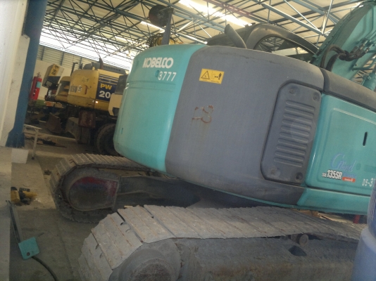 ขาย รถขุด KOBELCO รุ่น SK135SR-1ES ปี 2005/ 3321 ชม.รถนอกนำเข้า สภาพสวย ติดต่อ มานะ 085-9049669