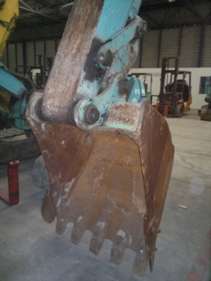 ขาย รถขุด KOBELCO รุ่น SK135SR-1ES ปี 2005/ 3321 ชม.รถนอกนำเข้า สภาพสวย ติดต่อ มานะ 085-9049669