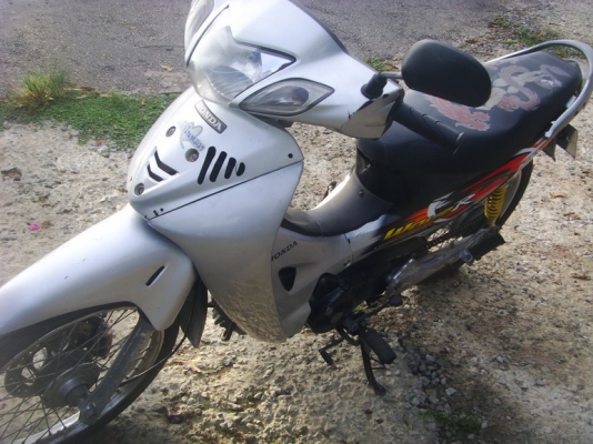 ขาย honda wave 125 cc  สภาพเดิมๆ สีสวย 15900 บาท