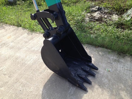 ขายรถแบคโฮล KOMATSU PC30-7E ทำสีใหม่ นำเข้า มือสองจากญี่ปุ่น