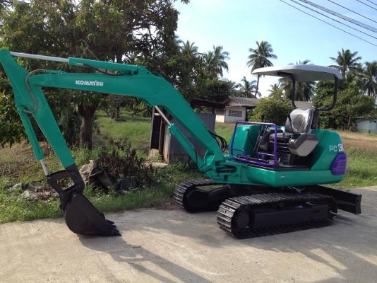 ขายรถแบคโฮล KOMATSU PC30-7E ทำสีใหม่ นำเข้า มือสองจากญี่ปุ่น