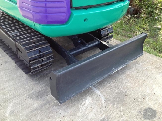 ขายรถแบคโฮล KOMATSU PC30-7E ทำสีใหม่ นำเข้า มือสองจากญี่ปุ่น