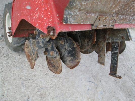 รหัส:12000898รถพรวนดินเดินตามเบนชิ3.5ps.ประหยัดน้ำมันมีชุดพรวนดินกว้าง55cm.www.nihonmono.com