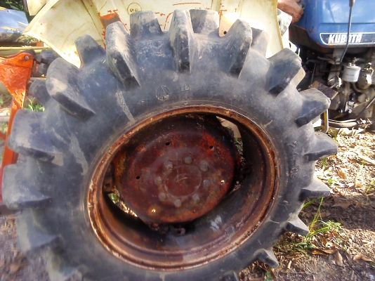 รถไถคูโบต้า L3001 DT ขับ 4 ล้อ มีโรตารี่  มีอุปกรณ์ให้หมดแรงดี(มี VDO ให้ดูรถ)