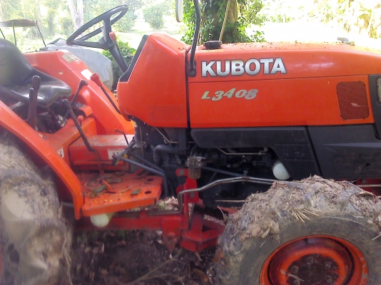 รถไถคูโบต้า L3408  34.7 แรงม้า ขับ 4 ล้อมีใบทะเบียน มีโรตารี่และอื่นๆครบ  สภาพพร้อมใช้เลยเจ้าของเก่าใช้น้อยมาก