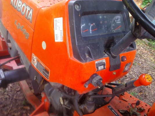 รถไถคูโบต้า L3408  34.7 แรงม้า ขับ 4 ล้อมีใบทะเบียน มีโรตารี่และอื่นๆครบ  สภาพพร้อมใช้เลยเจ้าของเก่าใช้น้อยมาก