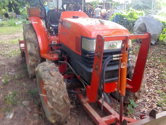 รถไถคูโบต้า L3408  34.7 แรงม้า ขับ 4 ล้อมีใบทะเบียน มีโรตารี่และอื่นๆครบ  สภาพพร้อมใช้เลยเจ้าของเก่าใช้น้อยมาก