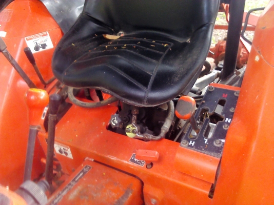 รถไถคูโบต้า L3408  34.7 แรงม้า ขับ 4 ล้อมีใบทะเบียน มีโรตารี่และอื่นๆครบ  สภาพพร้อมใช้เลยเจ้าของเก่าใช้น้อยมาก