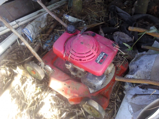 เครื่องตัคหญ้า HONDA ขนาด 5 แรงม้า เดินตาม ปรับระดับการตัดสูงต่ำได้