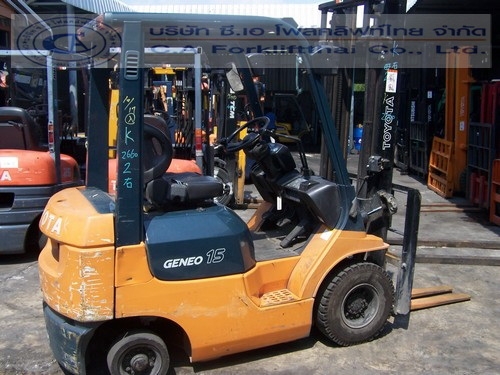 ขายรถ โฟล์คลิฟท์ TOYOTA รุ่น 7-FD15