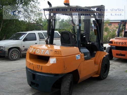 ขายรถ โฟล์คลิฟท์ TOYOTA รุ่น 7-FD45 ขายรถ โฟล์คลิฟท์ TOYOTA รุ่น 7-FD45