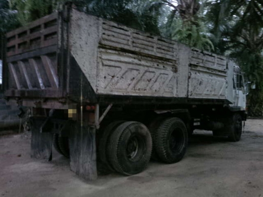 รถมิตซู 10 ล้อดั๊ม FN527 - TF 220 แรงม้า   สนใจติดต่อได้ทื่ 081-6079515