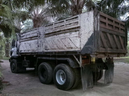 รถมิตซู 10 ล้อดั๊ม FN527 - TF 220 แรงม้า   สนใจติดต่อได้ทื่ 081-6079515