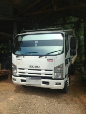 รถอิซูซุ 6 ล้อดั๊ม NPR 150 แรงม้า ปี 52 รถวิ่ง 80000 กว่าโล  สนใจติดต่อได้ทื่ 081-6079515