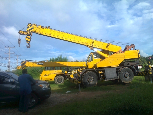 ขายรถเครน 4 ล้อ KATO 20 ตัน ปั๊ม 3 ตอน มีกิ๊ปมีเล่มทะเบียน ติดต่อคุณเม่น 090-6626394