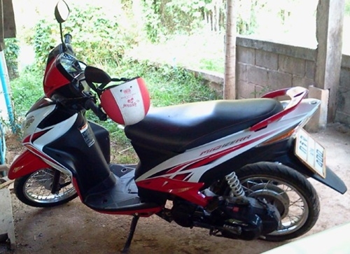 ขาย YAMAHA MIO รุ่น 125 RR ราคา 3 หมื่น สนใจติดต่อ 085-663-4038 (คุณคำ)