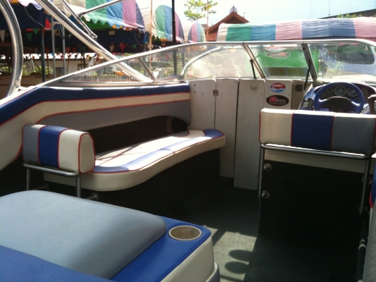 ขายด่วนเรือ bayliner 21ft เครื่อง 4.3