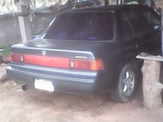 HONDA CIVIC LX 1.5 MT ปี 90 รถบ้านสภาพดีเดิมๆทั้งคัน เครื่องดีไม่มีเยิ้ม ภายในคอนโซลสวยครบ พวงมาลัยเพาเวอร์ ช่วงล่างดี ยางสภาพดี 70\% พร้อมใช้งาน เอกสารทะเบียนภาษีเต็มไม่มีขาดพร้อมโอน ราคาต่อรองได้ครัย