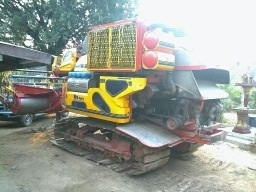 ขายด่วน รถเกี่ยวข้าว ศักดิ์พัฒนา รุ่น ศักดิ์คลาสสิค ปี 52 เครื่องยนต์ HINO JO8C 220 HP ปั๊มพ์ 23 ไดกิ้น ช่วงล่าง 12 HT ของโรงงาน อุ้ม 2.5 ตันคอนโทรลไฟฟ้ายกแขนขึ้นด้วยไฮดรอลิกส์ สภาพดีทั้งคันพร้อมใช้งานได้เลย ราคาต่อรองได้นะครับ