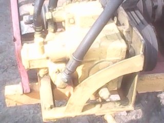 ขายด่วน รถเกี่ยวข้าว ศักดิ์พัฒนา รุ่น ศักดิ์คลาสสิค ปี 52 เครื่องยนต์ HINO JO8C 220 HP ปั๊มพ์ 23 ไดกิ้น ช่วงล่าง 12 HT ของโรงงาน อุ้ม 2.5 ตันคอนโทรลไฟฟ้ายกแขนขึ้นด้วยไฮดรอลิกส์ สภาพดีทั้งคันพร้อมใช้งานได้เลย ราคาต่อรองได้นะครับ