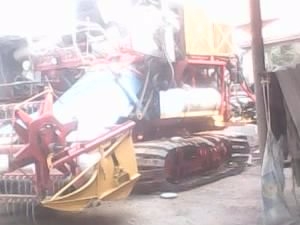 ขายด่วน รถเกี่ยวข้าว ศักดิ์พัฒนา รุ่น ศักดิ์คลาสสิค ปี 52 เครื่องยนต์ HINO JO8C 220 HP ปั๊มพ์ 23 ไดกิ้น ช่วงล่าง 12 HT ของโรงงาน อุ้ม 2.5 ตันคอนโทรลไฟฟ้ายกแขนขึ้นด้วยไฮดรอลิกส์ สภาพดีทั้งคันพร้อมใช้งานได้เลย ราคาต่อรองได้นะครับ