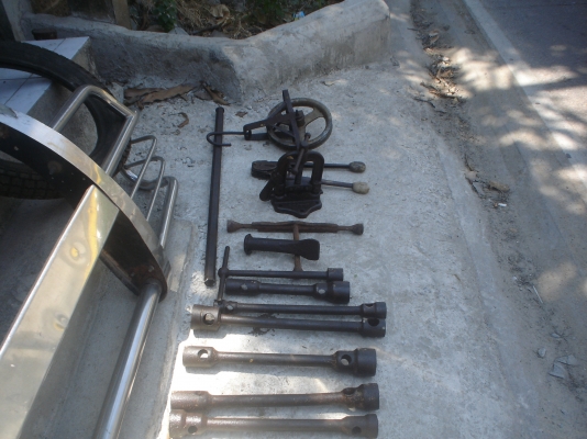 บล็อกถอดล้อ  และเครื่องมือตามรูปผมเรียกไม่ถูก เหมา1200บาท