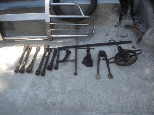 บล็อกถอดล้อ  และเครื่องมือตามรูปผมเรียกไม่ถูก เหมา1200บาท