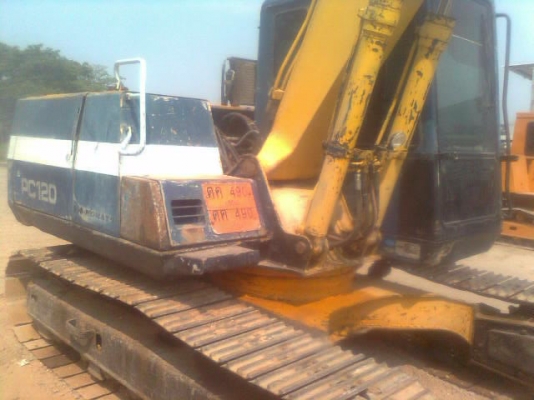 KOMATSU PC 120-5 เอกสารเล่มทะเบียนครบ รถสภาพดีพร้อมทำงานได้เลยครับ เครื่องเดิมปั๊มพเดิมทำงานไม่มีโหลด ภายในเก๋งคอนโทรลยาวควบคุมง่าย บูมอาร์มสวยไม่มีปะ ช่วงล่างเอวแน่นดี โรลเลอร์ โซ่บูทใบแทรกหนาดีประมาณ 60\% พร้อมใช้งานได้เลย ราคาต่อรองได้ครับ